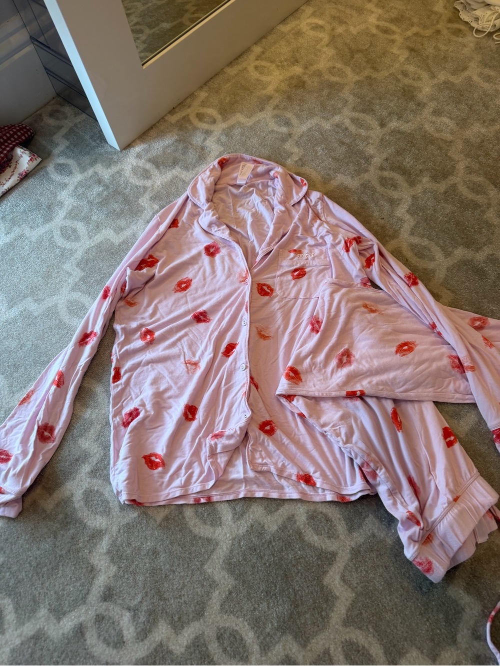 SKIMS Pink Pajama SET (top and pants) with Red Lip Print